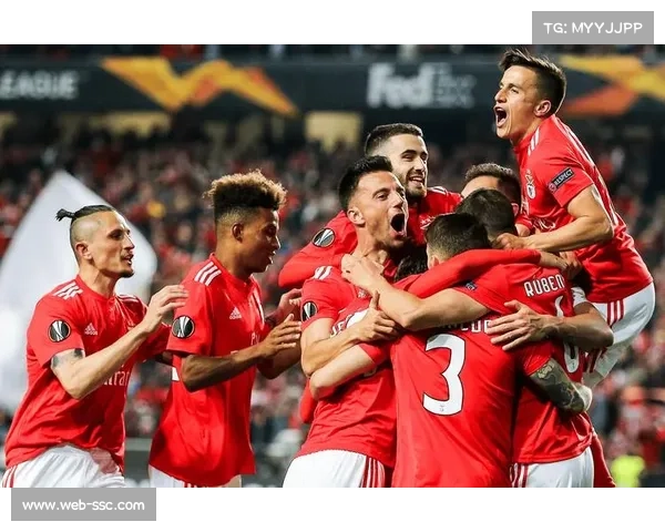 阿贾克斯4-2客胜卡拉巴赫,结束连败颓势 阿贾克斯4-2客胜卡拉巴赫,结束连败颓势